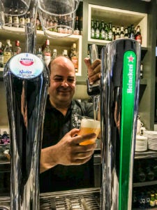 2018.04.11 INAUGURACIÓN BAR LA PLAZA EN SAN NIKOLAS GETXO. FOTO: © TXETXU BERRUEZO