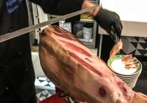 2018.04.11 INAUGURACIÓN BAR LA PLAZA EN SAN NIKOLAS GETXO. FOTO: © TXETXU BERRUEZO